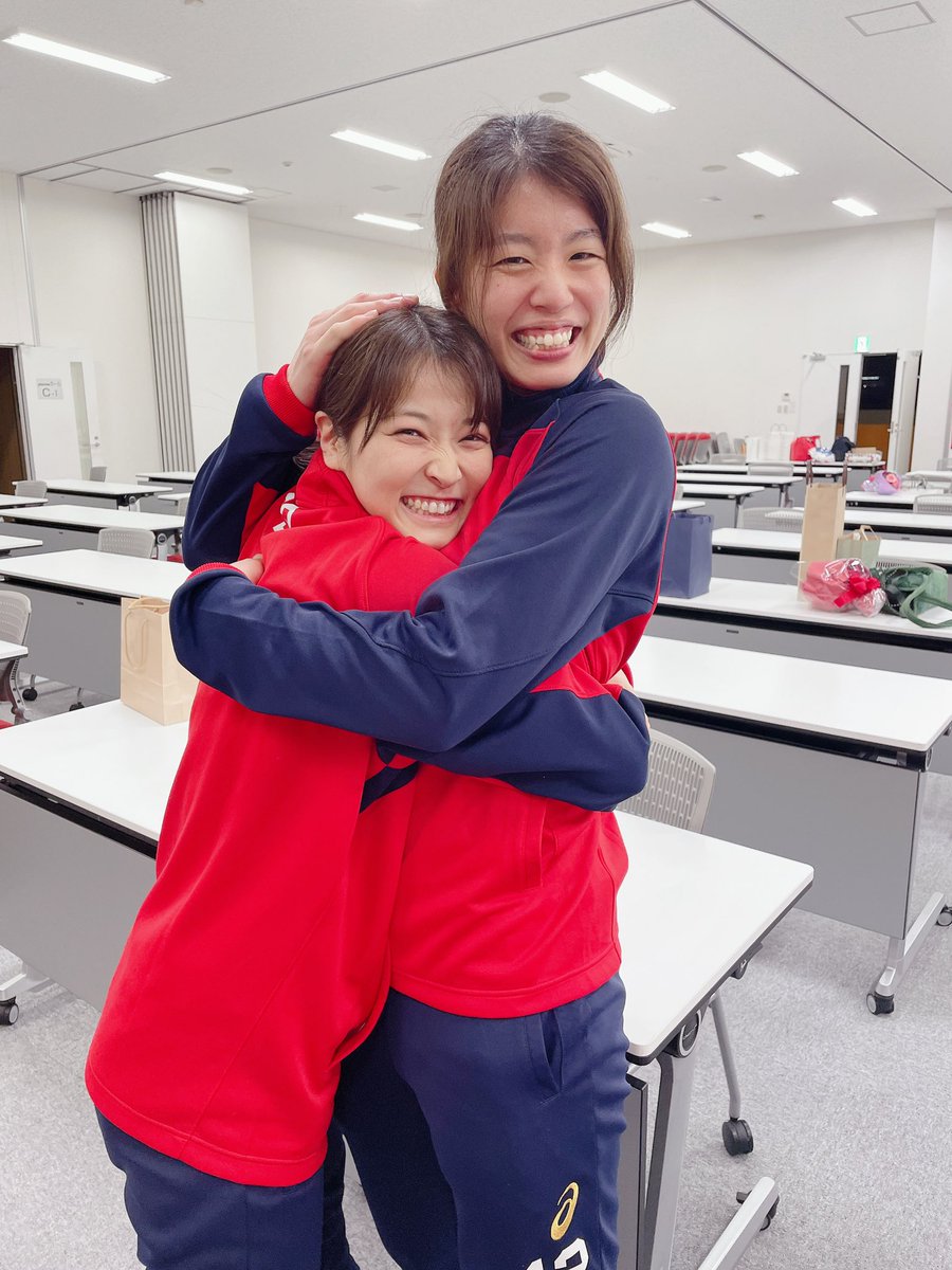 ik_ri5_0123's tweet photo. みなみさん

後ろにみなみさんがいる安心感は言葉にできないくらい凄かったです。

みなみさんが拍手してくれたり今の大丈夫って言ってくれてると本当に大丈夫な気がして心が救われてました😭❤️

1枚目の写真ここぞとばかりに抱きついてすみません🤣

ありがとうございました💓 https://t.co/gwZNOcav9L