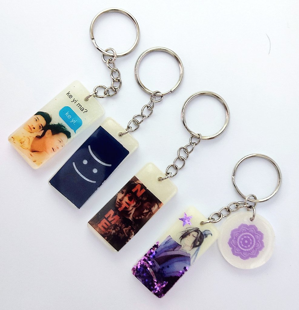 iservewangxian's tweet photo. Gente! Eu realizei o sonho de abrir uma lojinha de personalizáveis em resina. Tem chaveiro, marca página, quadros... O melhor é que VOCÊ escolhe cor, imagem, etc, do jeitinho que quer! ❤️

Me ajuda com um RT pra alcançar mais gente, por favor. 🥺

🌸 Link e mais infos abaixo: https://t.co/X3oOtOnloa