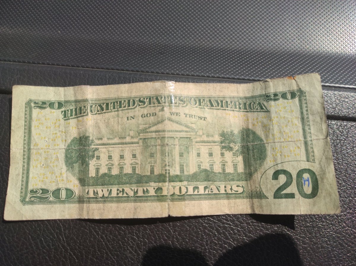 peva11's tweet photo. @BancoPacificoEC que calidad de billetes que ponen en los cajeros, y cuando se lleva a las agencias reclaman por el estado de los mismos billetes que Uds dan https://t.co/sv7AEk1uvA