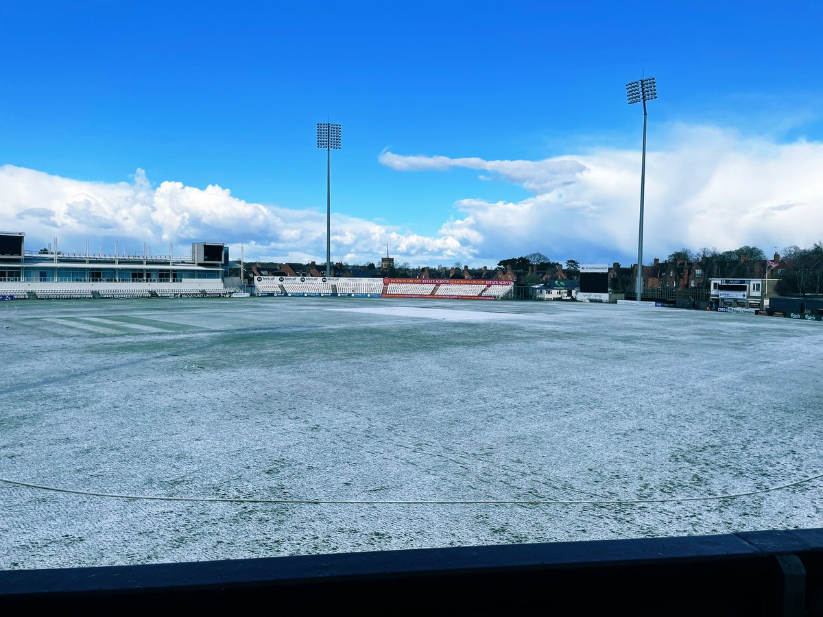 ChrisRush22's tweet image. #Northampton #SnowedOff #CricketInMarch