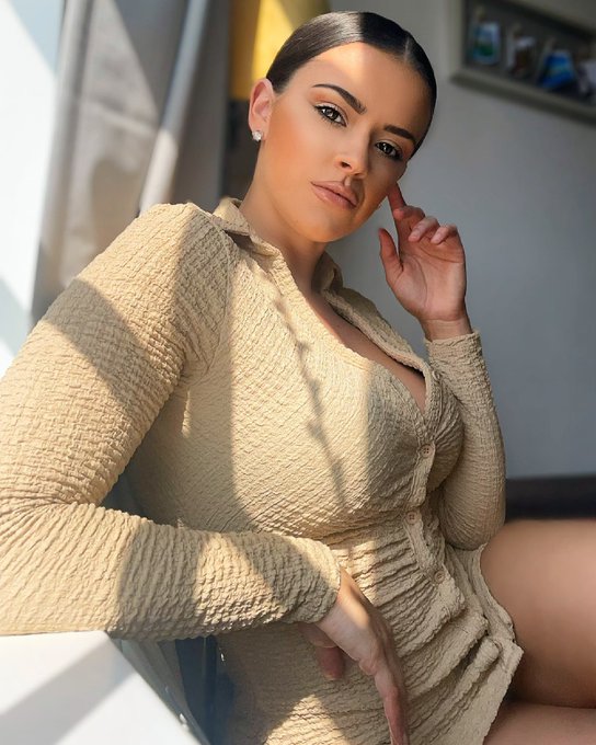 BROOK AMELIA WRIGHT’s pics and videos