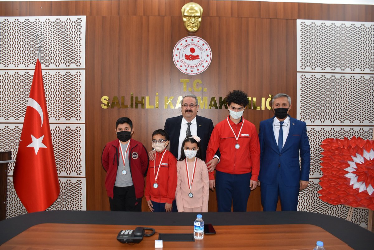 Salihli_Kym's tweet photo. Türkiye Akıl ve Zeka Oyunları Şampiyonası İl Finallerinde Ödül Alan Öğrencilerimize Madalyalarını Takdim Ettik.
https://t.co/BTpasUf6Kn https://t.co/of0GNgeEel