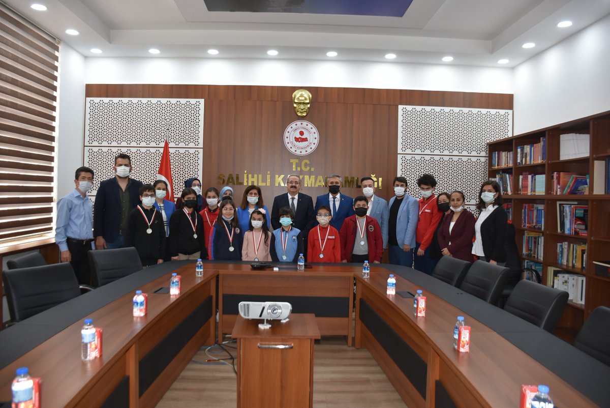Salihli_Kym's tweet photo. Türkiye Akıl ve Zeka Oyunları Şampiyonası İl Finallerinde Ödül Alan Öğrencilerimize Madalyalarını Takdim Ettik.
https://t.co/BTpasUf6Kn https://t.co/of0GNgeEel