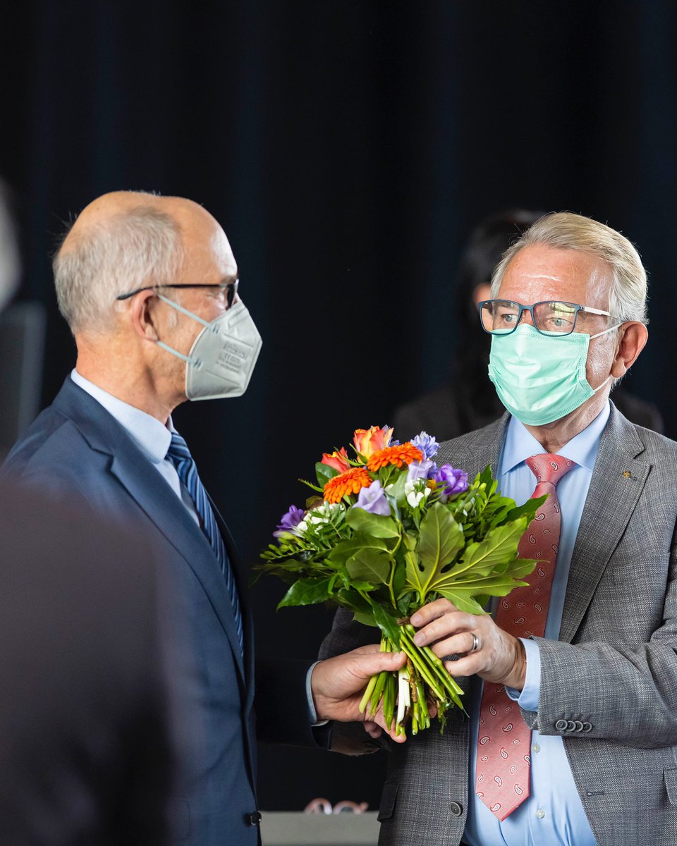 Herzlichen Dank! Zu Beginn der 31. Bürgerschaftssitzung wurde Wirtschaftssenator Sven Schindler, dessen Amtszeit am 31. April endet, von der Bürgerschaft verabschiedet. Die CDU dankt Herrn Schindler für den jahrelangen Einsatz und wünscht alles Gute👏 #cduluebeck #cdu #lübeck