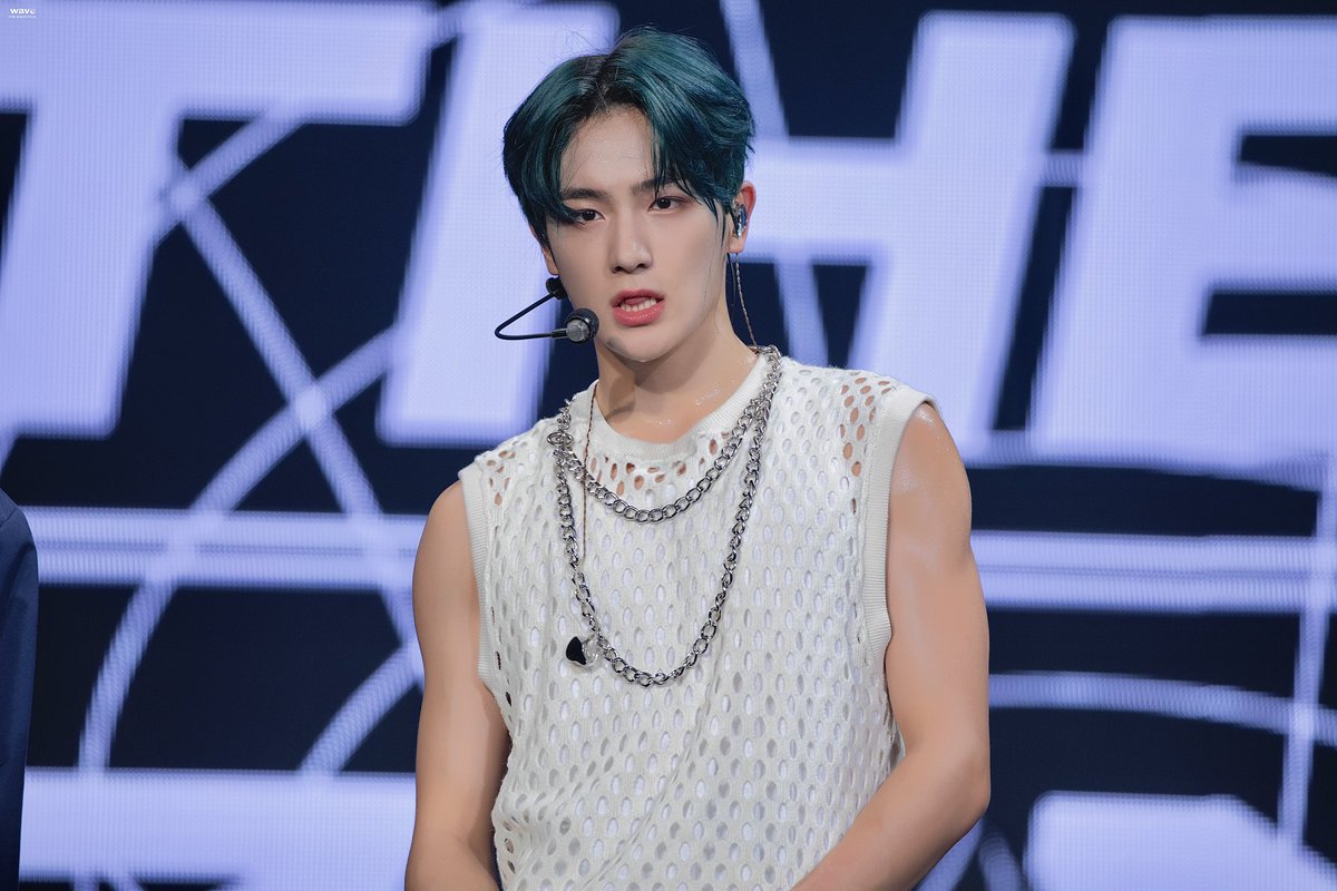 #AprilFoolsDay

🤤

#THEBOYZ #더보이즈 #HYUNJAE #현재