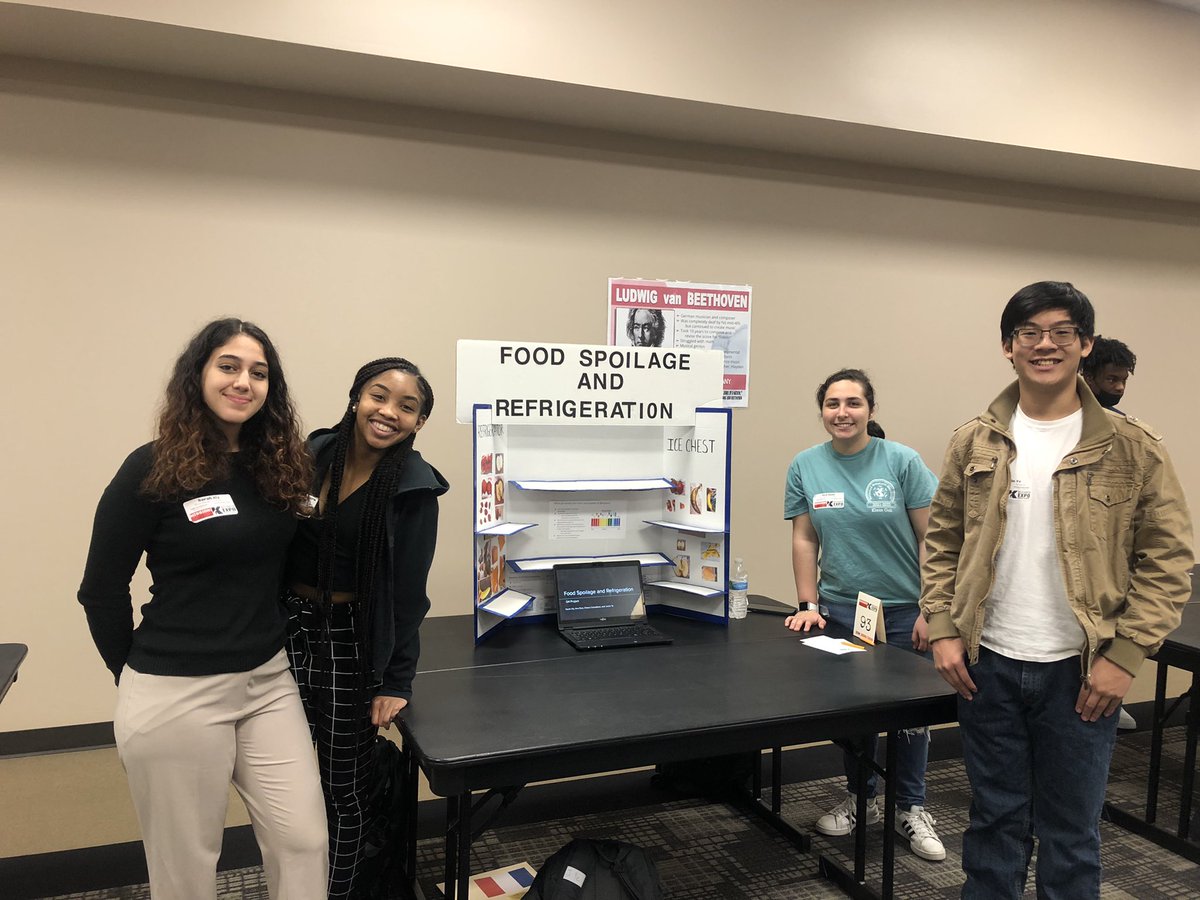 TDzubin's tweet photo. Klein Oak IB Group 4 Science presents at the Klein ISD GT Expo!  @KleinISD_AdvAca #oakem #kleinoakib https://t.co/YknLhyBfso