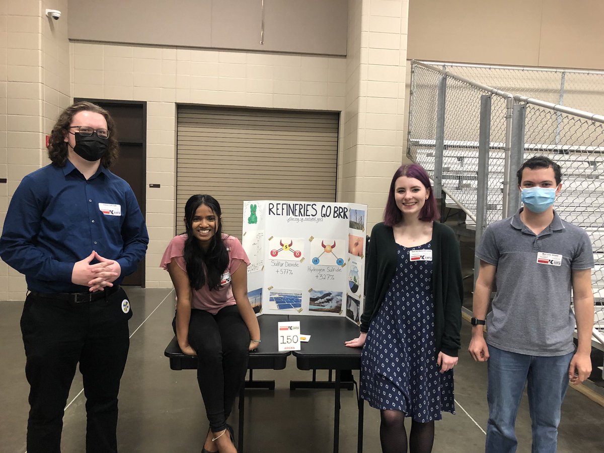 TDzubin's tweet photo. Klein Oak IB Group 4 Science presents at the Klein ISD GT Expo!  @KleinISD_AdvAca #oakem #kleinoakib https://t.co/YknLhyBfso