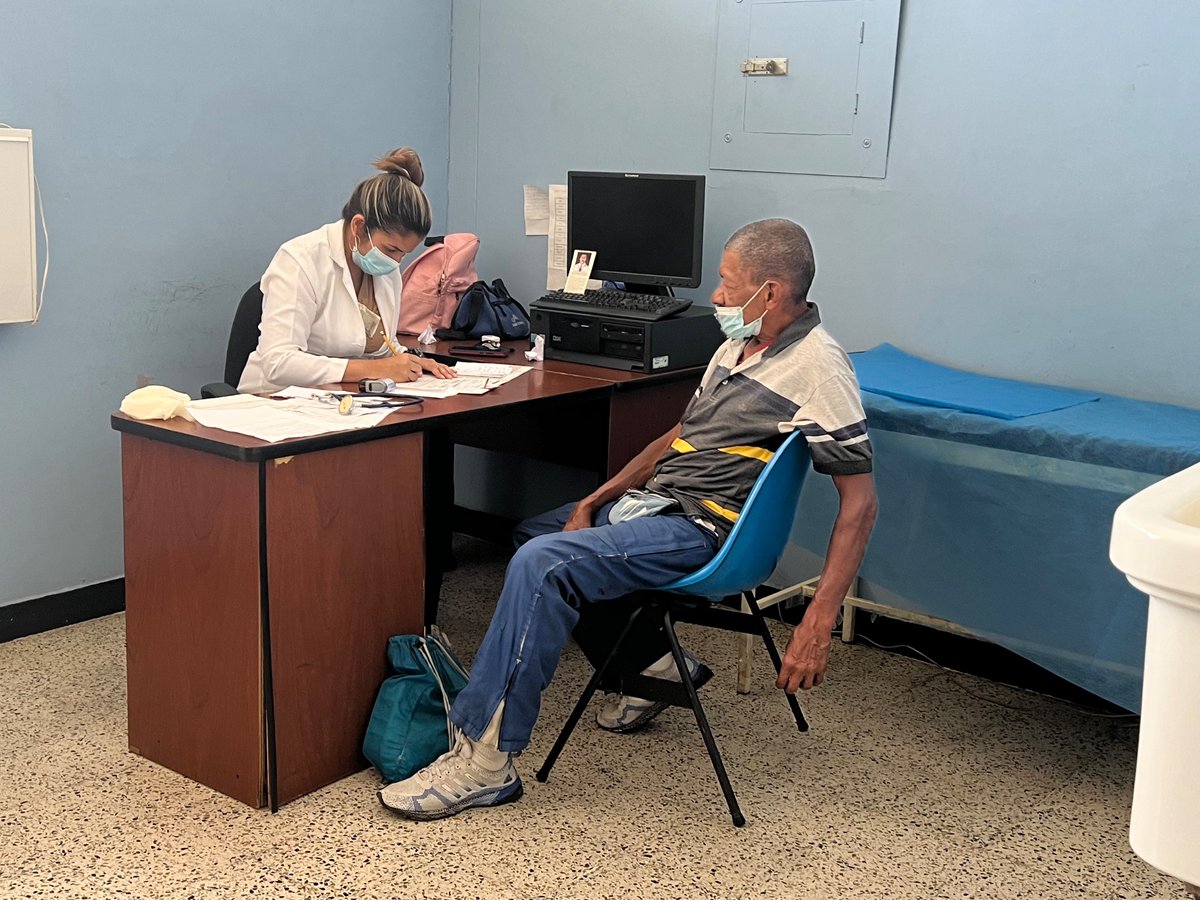 IVSSELCUARTEL's tweet photo. #Hoy | Nuestra consulta de Medicina General se encuentra activa de Lunes a Viernes brindando atención digna, óptima, y de calidad con compromiso y amor a todos nuestros pacientes que acuden nuestro Centro @nicolasmaduro @MagaGutierrezV  
@ivssoficial #4MillonesYContando https://t.co/6SD7FmEBh4