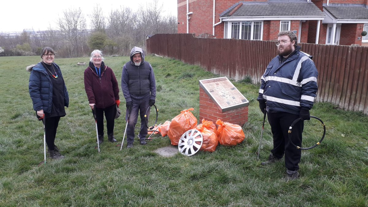 Great effort from volunteers today as part of the Quay Clean. Our Back Yard volunteers and staff cleared litter in Central and Prince's Park and the Friends of Wepre cleared area at Wepre Park. <a href="/FWeprepark/">Friends of Wepre Park</a> <a href="/Keep_Wales_Tidy/">Keep Wales Tidy</a> <a href="/DeesideDotCom/">DEESIDE.com</a>