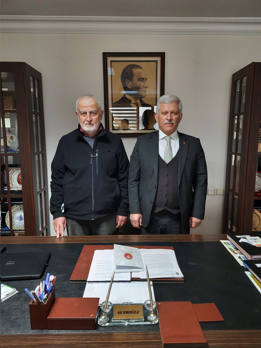 ali_eroglu44's tweet photo. Değerli büyüğümüz, dostumuz, meslektaşımız Sayın Erol Salih Delice ziyaretimize geldiler. Anlamlı, sıcak, içten  bir dost sohbeti yaptık. 
Nazik ziyareti ve duyarlılığı için teşekkür ediyor,  sağlıklı ve huzurlu günler diliyorum. https://t.co/0INz4hAGBf