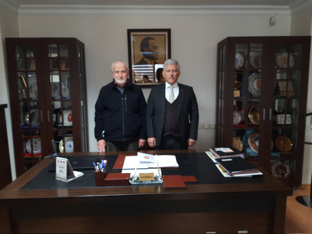 ali_eroglu44's tweet photo. Değerli büyüğümüz, dostumuz, meslektaşımız Sayın Erol Salih Delice ziyaretimize geldiler. Anlamlı, sıcak, içten  bir dost sohbeti yaptık. 
Nazik ziyareti ve duyarlılığı için teşekkür ediyor,  sağlıklı ve huzurlu günler diliyorum. https://t.co/0INz4hAGBf