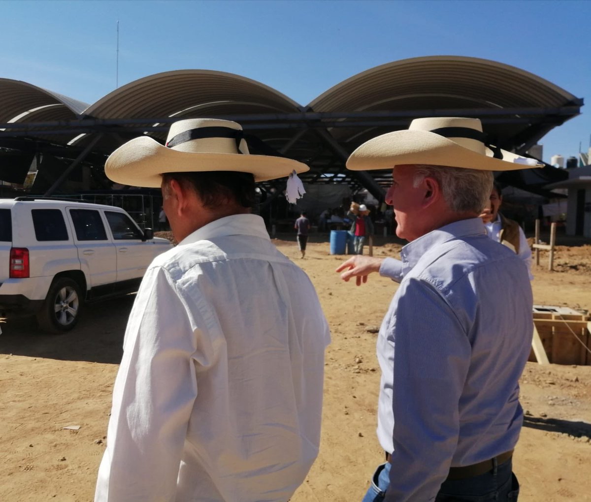 JorgeRescala's tweet photo. Con @Rigo_LopezRL, Edil de #Tejupilco, en recorrido de supervisión visitamos las construcciones del Mercado Municipal y del Centro de Rehabilitación e Integración Social, #CRIS del #DIF. Un gusto verificar el avance de estas obras que serán de enorme relevancia para la población. https://t.co/GxjDkXNap0