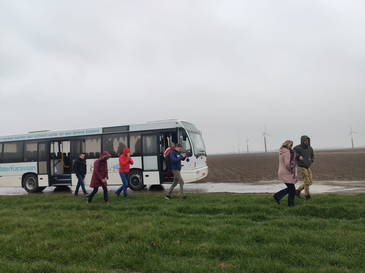 TienkeWouda's tweet photo. Wat zijn de kansen en bedreigingen voor boerenbedrijven langs de zilte kust in Fr. en NH? Vanmiddag was de klimaatkaravaan verzilting bij @goodijk_wiebe in Sexbierum, vanmorgen bij @KlaasSchenk1 in Anna Pauwlona. @minlnv @LTONoord @DAW_NL @wetterskip @landwaterfood @WaterAcacia https://t.co/m1y9AXULsy