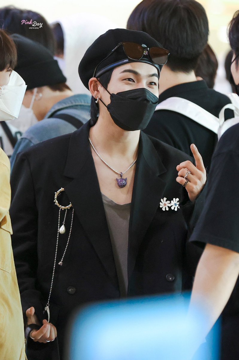 만우절 기념으로 올린 제 친구의 최애🐷🖤

#트레저 #TREASURE #최현석 #CHOIHYUNSUK #AprilFoolsDay