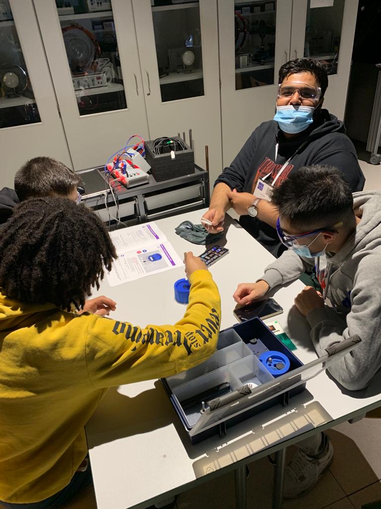 KEVIAston's tweet image. After spending yesterday morning, conducting Physics experiments based on super conductors and magnetic levitation #Scoollab, our students arrived in Bern this morning to have an exciting insight into the life of Einstein - top Physicist and among the most influential scientists!