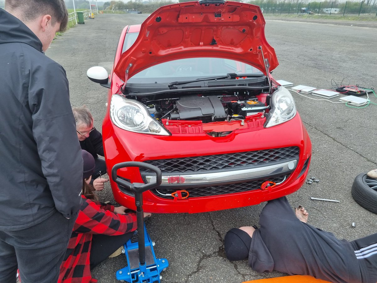 Test day 4: Cold. Very cold. 

Today is the last day of testing and adjustments before our <a href="/coleggwent/">Coleg Gwent</a> L3 Motorsport Engineers will be off to Oulton Park for race 1 of the City Car Cup

<a href="/StudentMSport/">Student Motorsport</a>