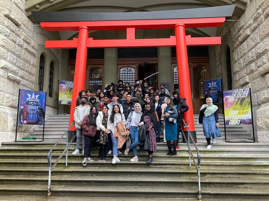 KEVIAston's tweet image. After spending yesterday morning, conducting Physics experiments based on super conductors and magnetic levitation #Scoollab, our students arrived in Bern this morning to have an exciting insight into the life of Einstein - top Physicist and among the most influential scientists!