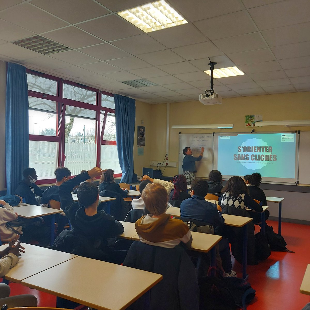 LaFayette036's tweet photo. Parcours Avenir - 2ème semaine de l'orientation au collège @LaFayette036
Pour les élèves de 4ème, séquences de réflexion sur la manière dont les stéréotypes influencent nos choix. Merci @gaelle_stubbe pour ces interventions !
#parcoursavenir
#egalitefillesgarcon
#stopstereotypes https://t.co/WIenQzPPR5