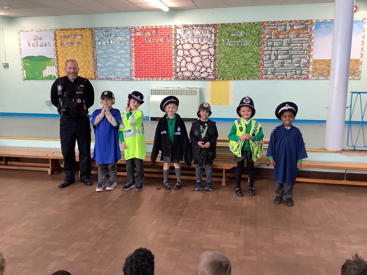BrynHafodPrm's tweet photo. Blwyddyn Un and SRB enjoyed a visit from our local community police officer PC Chris! He taught us about how to be safe and how police can help up. He also let use try on his uniform #police #communityofficer https://t.co/QDrvT2oG1Y