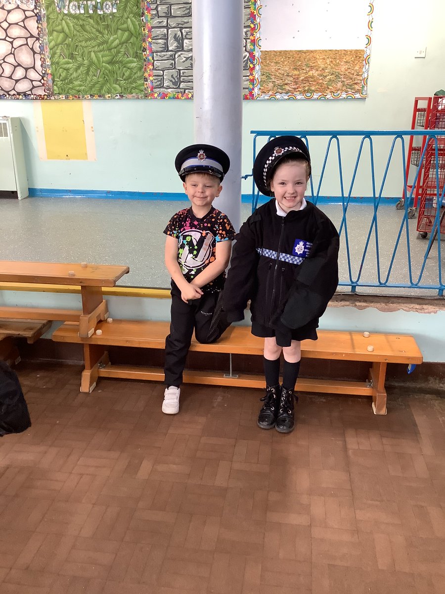 BrynHafodPrm's tweet photo. Blwyddyn Un and SRB enjoyed a visit from our local community police officer PC Chris! He taught us about how to be safe and how police can help up. He also let use try on his uniform #police #communityofficer https://t.co/QDrvT2oG1Y