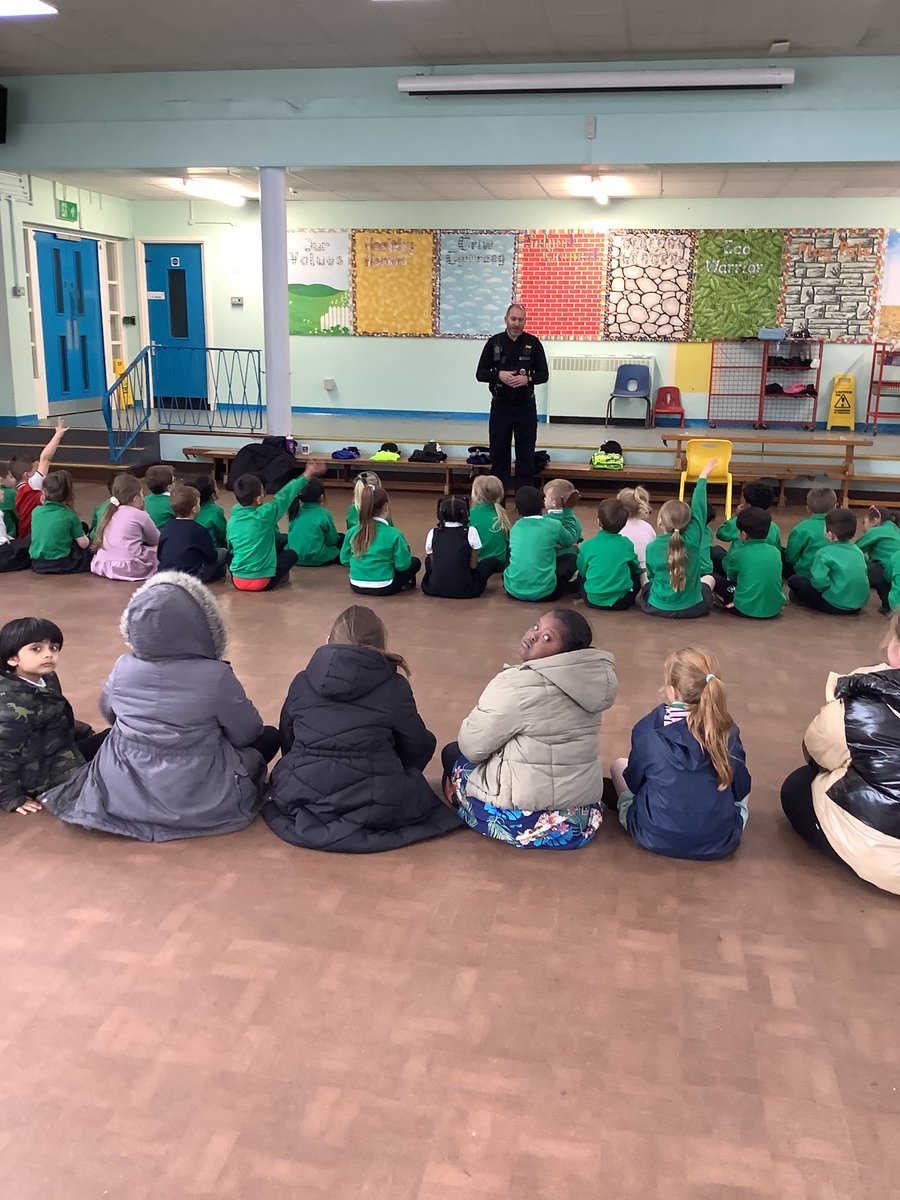 BrynHafodPrm's tweet photo. Blwyddyn Un and SRB enjoyed a visit from our local community police officer PC Chris! He taught us about how to be safe and how police can help up. He also let use try on his uniform #police #communityofficer https://t.co/QDrvT2oG1Y