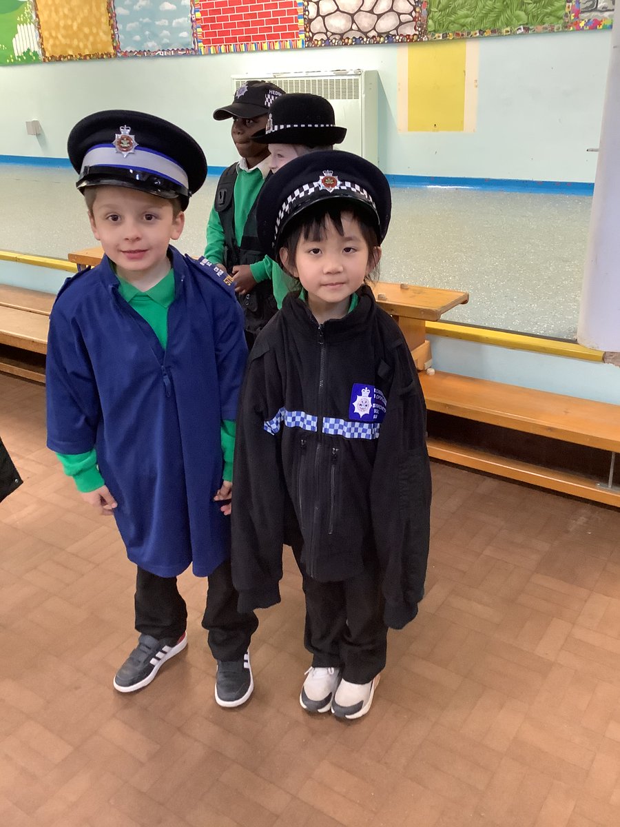 BrynHafodPrm's tweet photo. Blwyddyn Un and SRB enjoyed a visit from our local community police officer PC Chris! He taught us about how to be safe and how police can help up. He also let use try on his uniform #police #communityofficer https://t.co/QDrvT2oG1Y