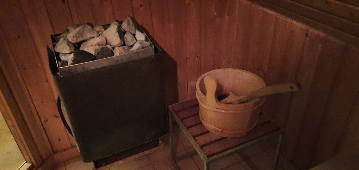 JannyBultman's tweet photo. Brrr... koud buiten! ❄️ Maar hier in de sauna is het toch algauw zo'n 80°. Heerlijk! #wellness #ontspan #relax https://t.co/7rsW4YtIgA
