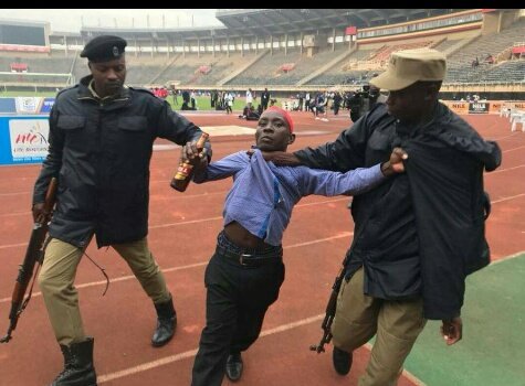 GUM_RAJAB's tweet photo. When Banda residents land on the person who introduced lunch https://t.co/aciRsy7UmP