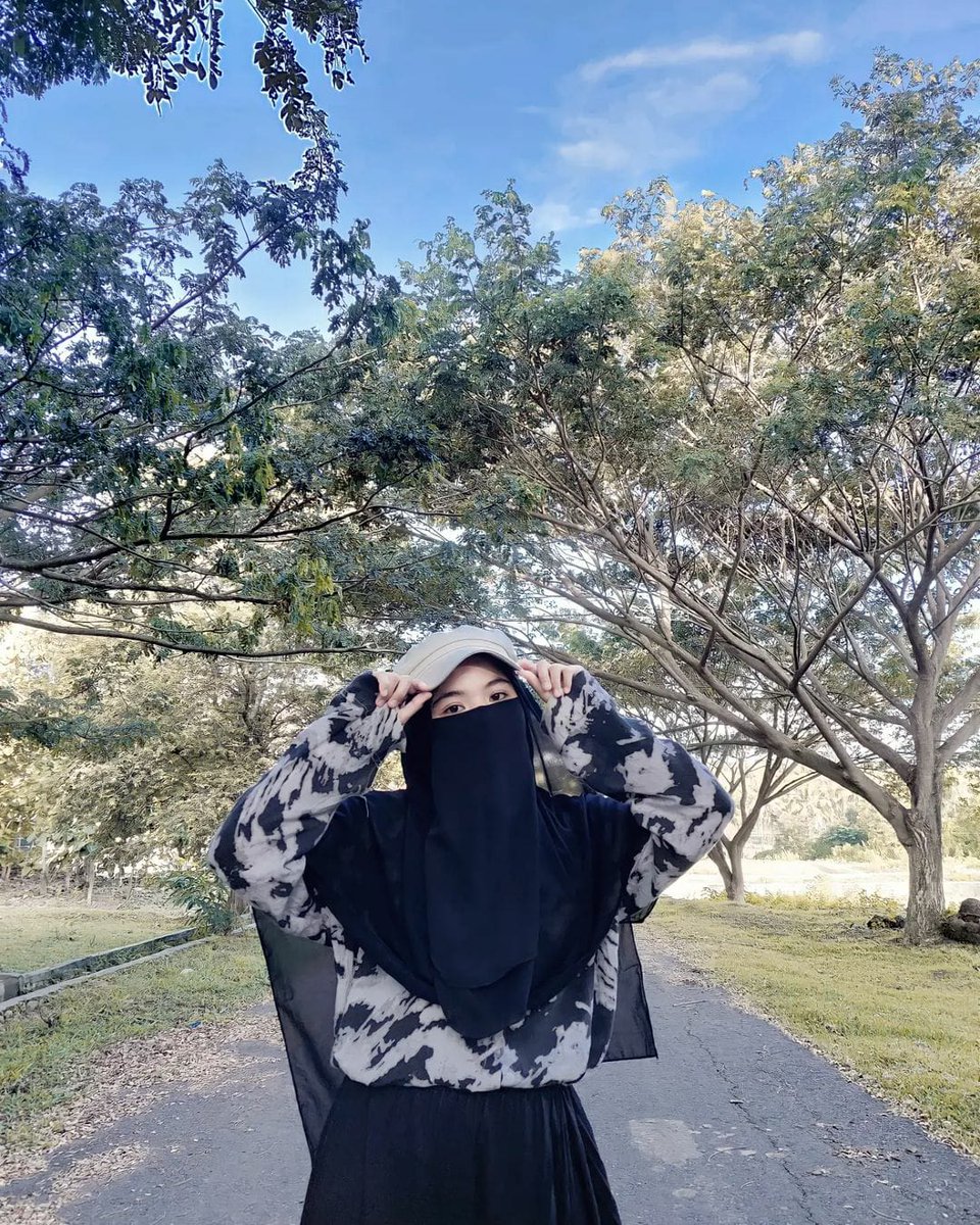 ifnuazz__'s tweet photo. Yang kami tunggu bukan "I love you", atau "Kamu mau gak jadi pacar aku?". 

Tapi yang kami tunggu adalah "Pak, bolehkah saya menikahi anak Bapak?" dan "Saya terima nikahnya.." https://t.co/MYXE2Sd2gO
