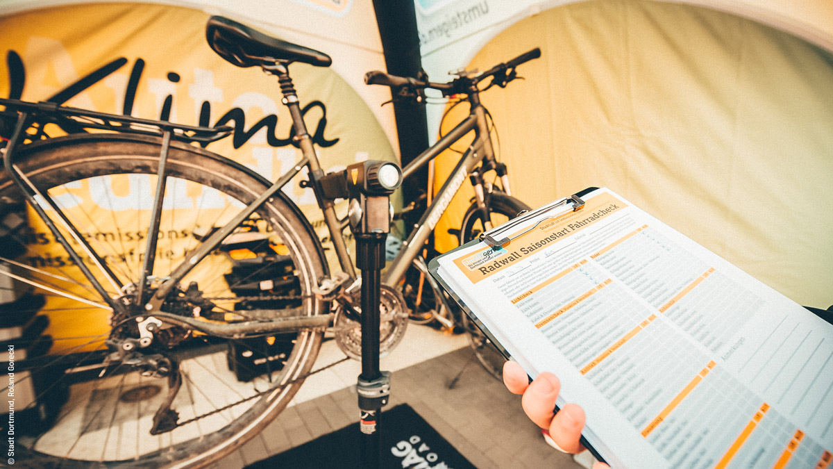 Die #Fahrradsaison ist eröffnet: Für #UmsteiGERN der <a href="/stadtdortmund/">Stadt Dortmund</a> durften wir zur Feier des neuen #Radwall #Dortmund einen #Aktionstag mit kostenlosem Rad-Check umsetzen 🚲 Als Dankeschön für alle Teilnehmenden gab es ein kleines Fahrradwerkzeug. 🔧