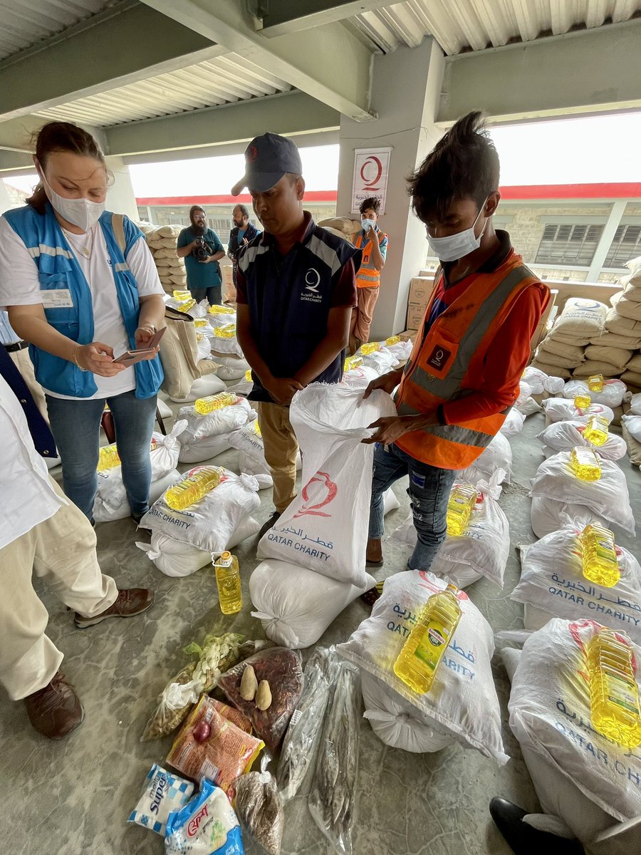 ito_naoki's tweet photo. On March 30th and 31st, appro. 3,800 #Rohingya refugees in total moved from Cox’s Bazar to Bhasan Char. The system of relocation is in place. But, challenges are ahead of them. Support for health, education and livelihood opportunities needs to expand. @UNHCR_BGD @JanePearceWFP https://t.co/cicFaTHWPE