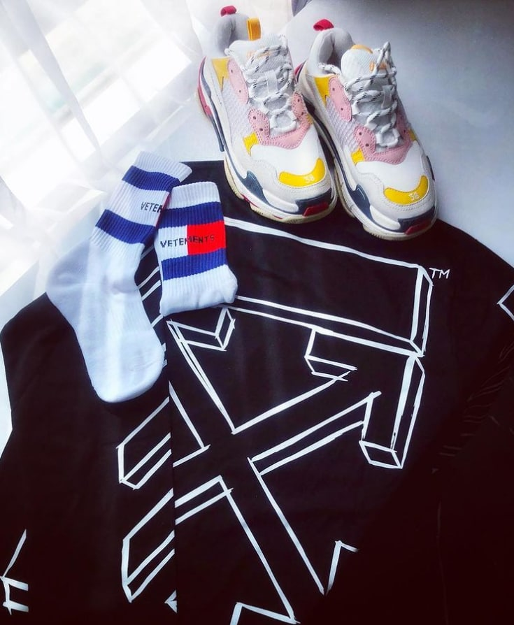 MelissaEleche's tweet photo. Off- white ❌ balengiaca 👟 vetements 🧦
#balenciaga #offwhite #vetements https://t.co/bsoN2XBZYC