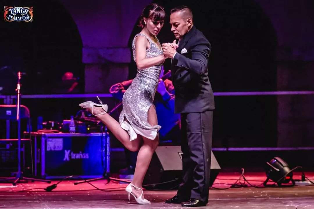 Tangoelmalevo's tweet photo. Bailando!👠👞👠👞👠👞
Por cierto, hoy clase de Tango!
Nos vemos a las 21h...@centrodedanza_farahdiva
Fotografía @zyllanfotografia
#tango #tangoescenario #espectaculo #tangodance #tangodanza #dancers #tangoclase #tangoclases #tangoclass #aprendetango #tangovalladolid #valladolid https://t.co/kWjBGAtPKG