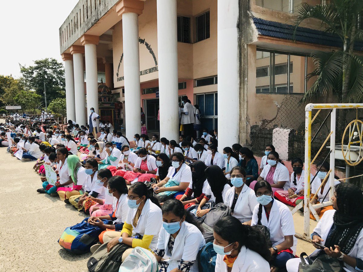 maruthuvargal's tweet photo. Rajah Muthiah Medical college students starting protest again after another year. As University claims private fee despite a govt. assurance &amp; has withheld students from attending classes.
@mkstalin @CMOTamilnadu @ptrmadurai @Subramanian_ma @KPonmudiMLA @MRKPanneer @Udhaystalin https://t.co/T8Cb2WyHbK
