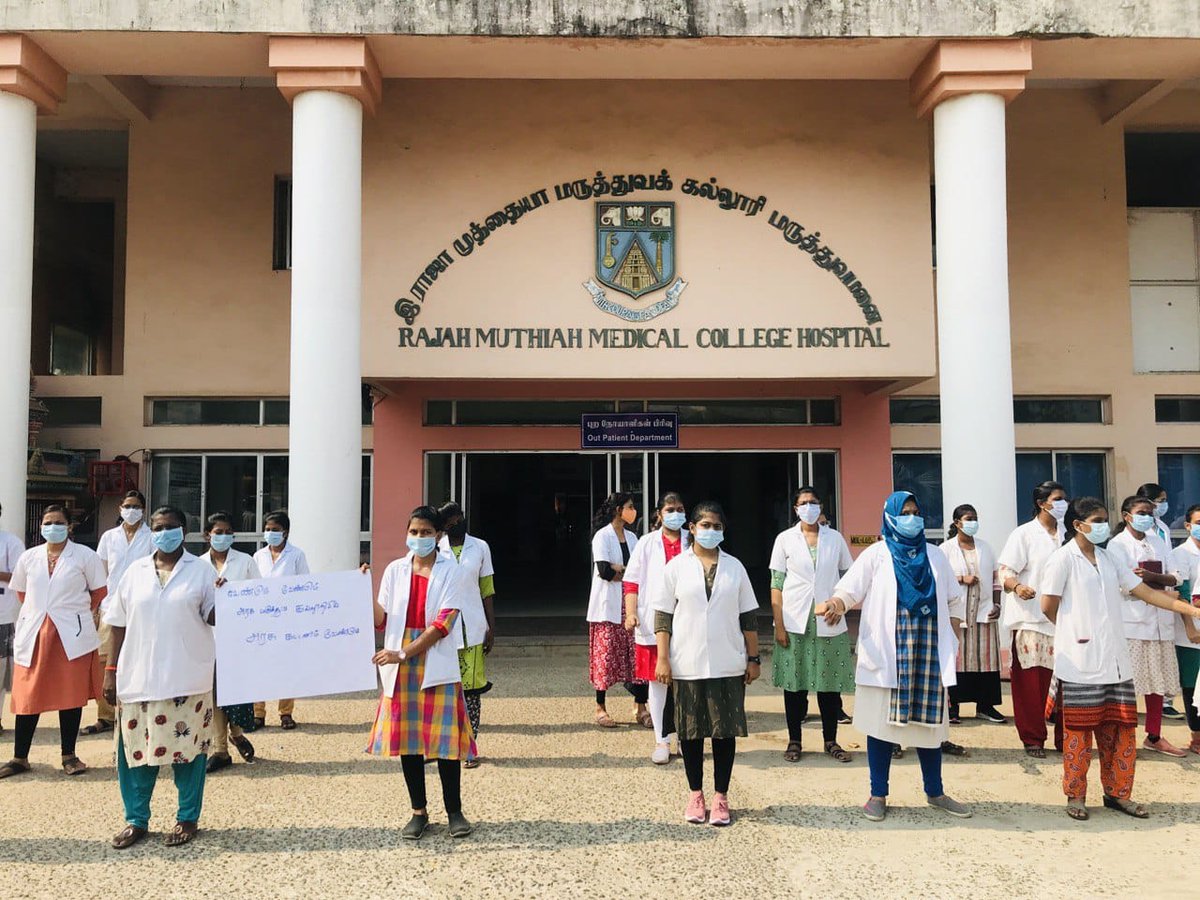maruthuvargal's tweet photo. Rajah Muthiah Medical college students starting protest again after another year. As University claims private fee despite a govt. assurance &amp; has withheld students from attending classes.
@mkstalin @CMOTamilnadu @ptrmadurai @Subramanian_ma @KPonmudiMLA @MRKPanneer @Udhaystalin https://t.co/T8Cb2WyHbK