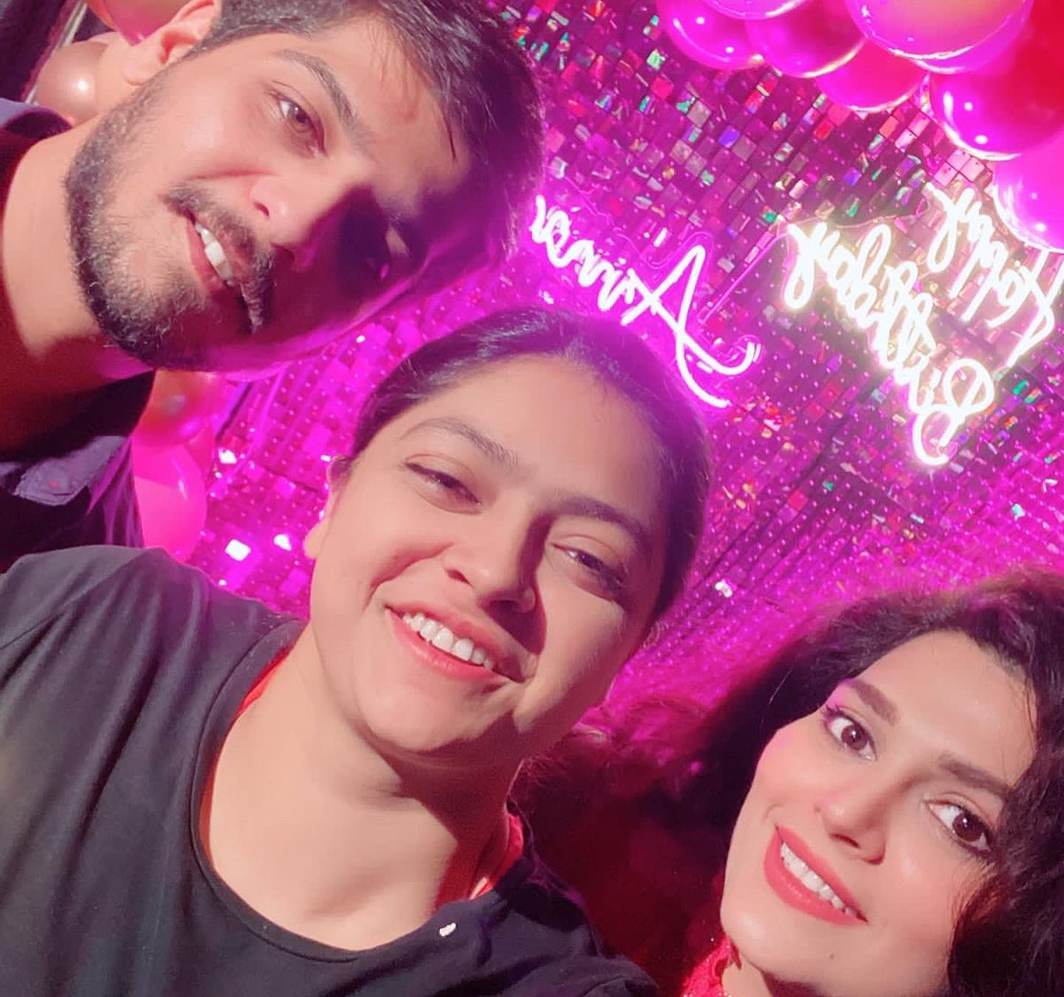 IamSophiaMirza's tweet photo. Some more pics @mmirza2807 @IamSophiaMirza #sophiamirza #SMโค๏ธ #friendfamily https://t.co/9ZVhjzyI0S