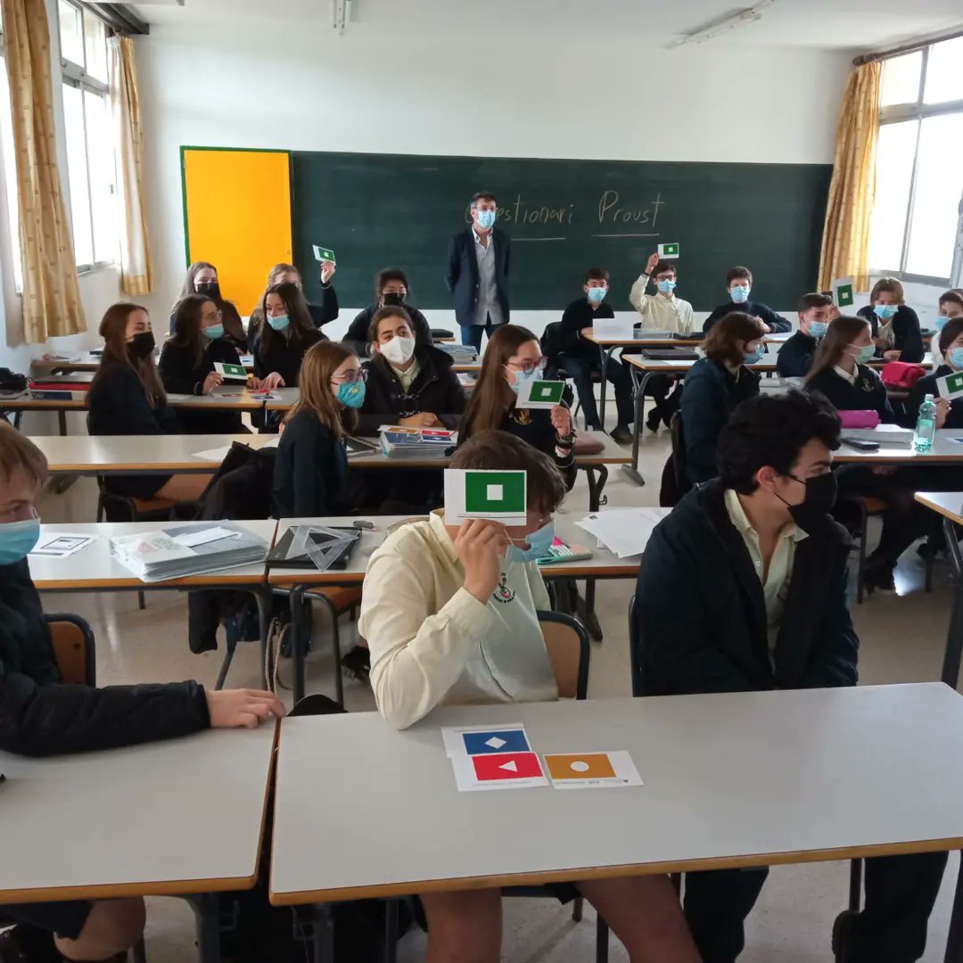 ColegioFBM's tweet photo. Nuestros alumnos de 2eso reflexionan sobre la toma de decisiones financieras mientras participan del programa tus finanzas tu futuro, de Junior Achievement💪🔝👏 https://t.co/n90v3ri7W6