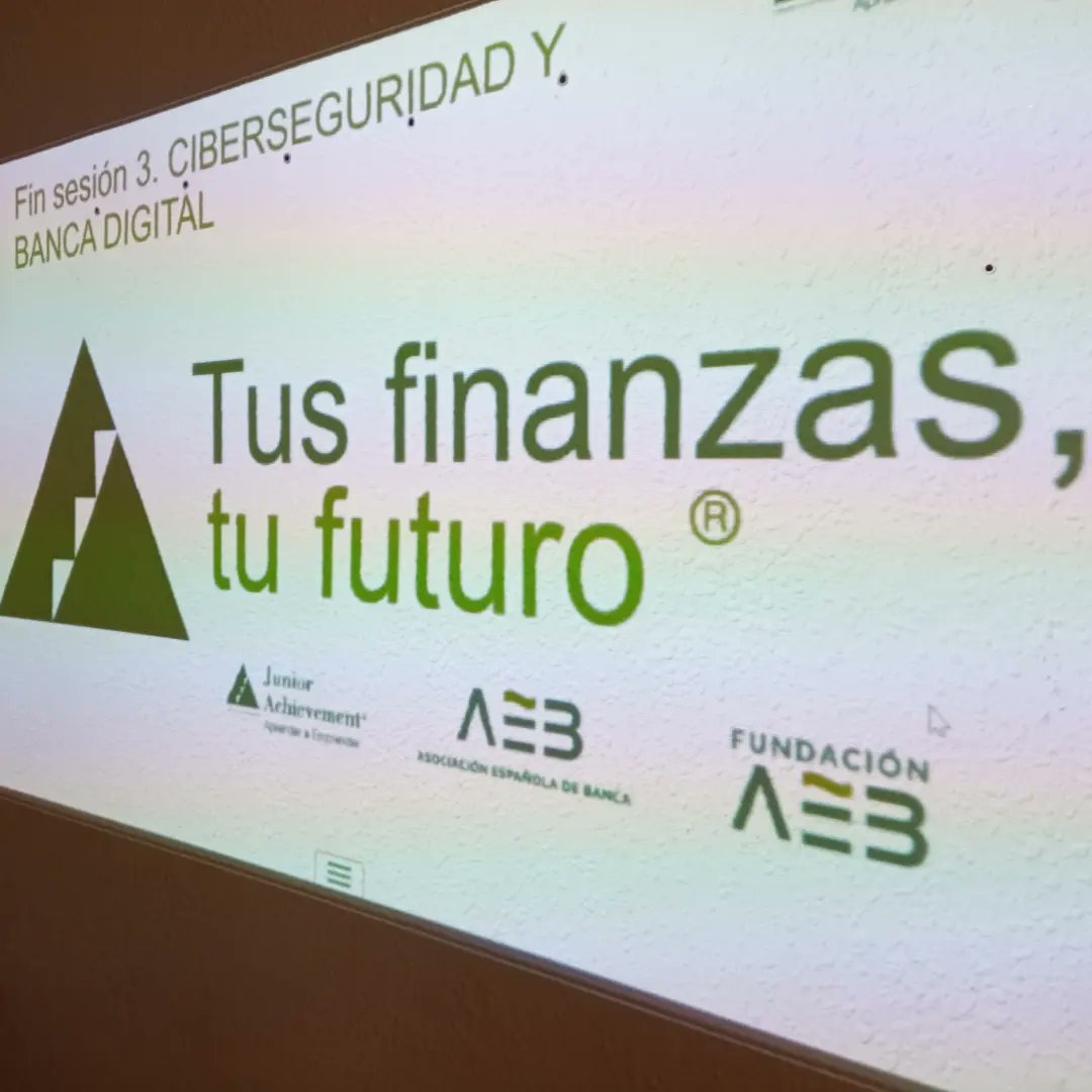 ColegioFBM's tweet photo. Nuestros alumnos de 2eso reflexionan sobre la toma de decisiones financieras mientras participan del programa tus finanzas tu futuro, de Junior Achievement💪🔝👏 https://t.co/n90v3ri7W6