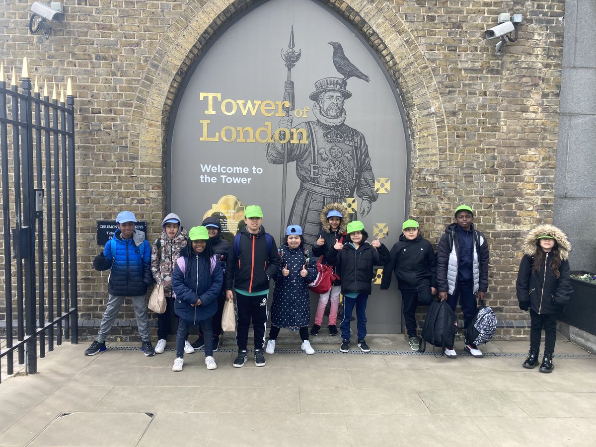 WestminsterBD3's tweet photo. Arrived at the Tower of London. It’s a bit chilly 🥶 but we’re all still smiling. #somuchtosee @WeAreBDAT @WestminsterBD3 https://t.co/pOrW8D9ILO
