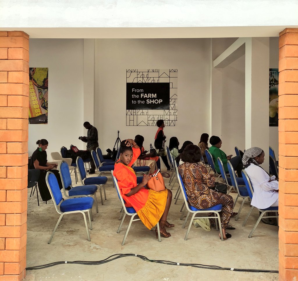 kofisikaandI's tweet photo. Some young blood in the #creative industries 's #ecosystem in #senegal #fashionomics #creativeindustries #kebetu @dakardesignhub @Musel_group #fashion #MuseenMAG @drivingmsdupsie #glam #GLAM #foundation https://t.co/C6biMQQEQq