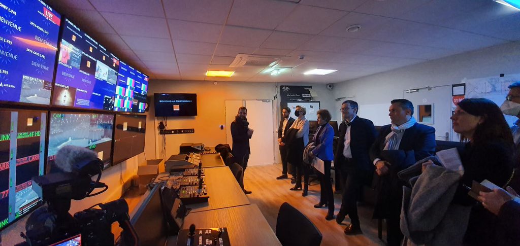 fabiennedulac's tweet image. J-848 avant la cérémonie d’ouverture de Paris 2024 ! Les équipes @Orange_France sont déjà à pied d’œuvre pour relever le défi ! Une aventure humaine, technique et environnementale hors norme #ObjectifParis2024 @laurence_jdn @pierreclement_ @Accor_Arena