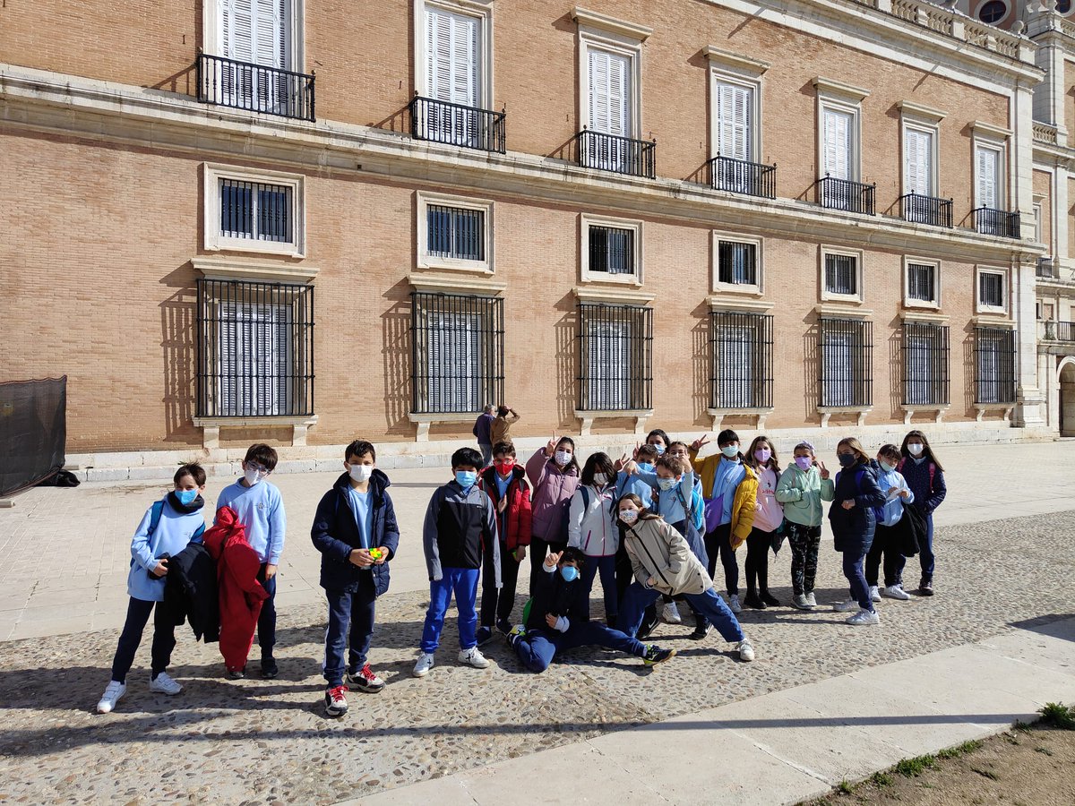 Carl0sTercer0's tweet photo. Las clases de 4°Primaria han disfrutado y aprendido en su visita al Palacio Real de #Aranjuez, @PatrimNacional. #JuntosAprendemos #JuntosDisfrutamos #WeAreJustCarlosIII #ConvivenciaEscolar #TogetherWeCan. https://t.co/LUSe9S5Psn