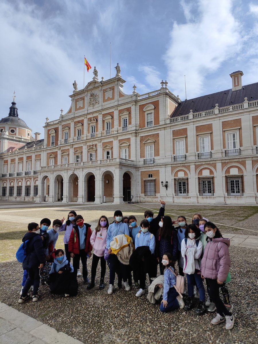 Carl0sTercer0's tweet photo. Las clases de 4°Primaria han disfrutado y aprendido en su visita al Palacio Real de #Aranjuez, @PatrimNacional. #JuntosAprendemos #JuntosDisfrutamos #WeAreJustCarlosIII #ConvivenciaEscolar #TogetherWeCan. https://t.co/LUSe9S5Psn