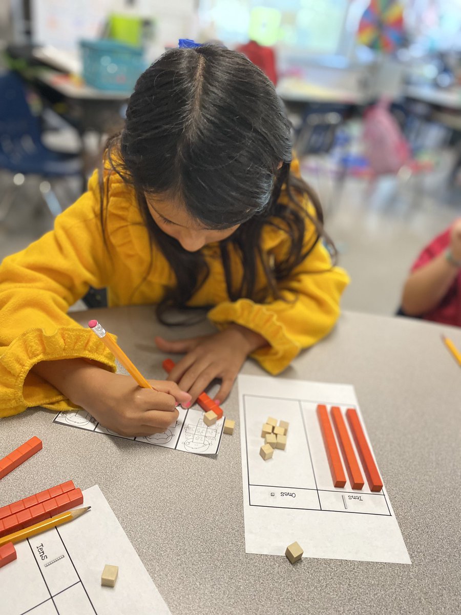 Cass_Francois's tweet photo. Just some photo dumps of my #mathematicians working. We are comparing and identifying the greater number. @CannellaElem #teacherdiaries #confessionsofafirstgradeteacher
#SOAR #comets #cannellacomets #firstgradediaries #strongertogether https://t.co/QWOqJVIgIs