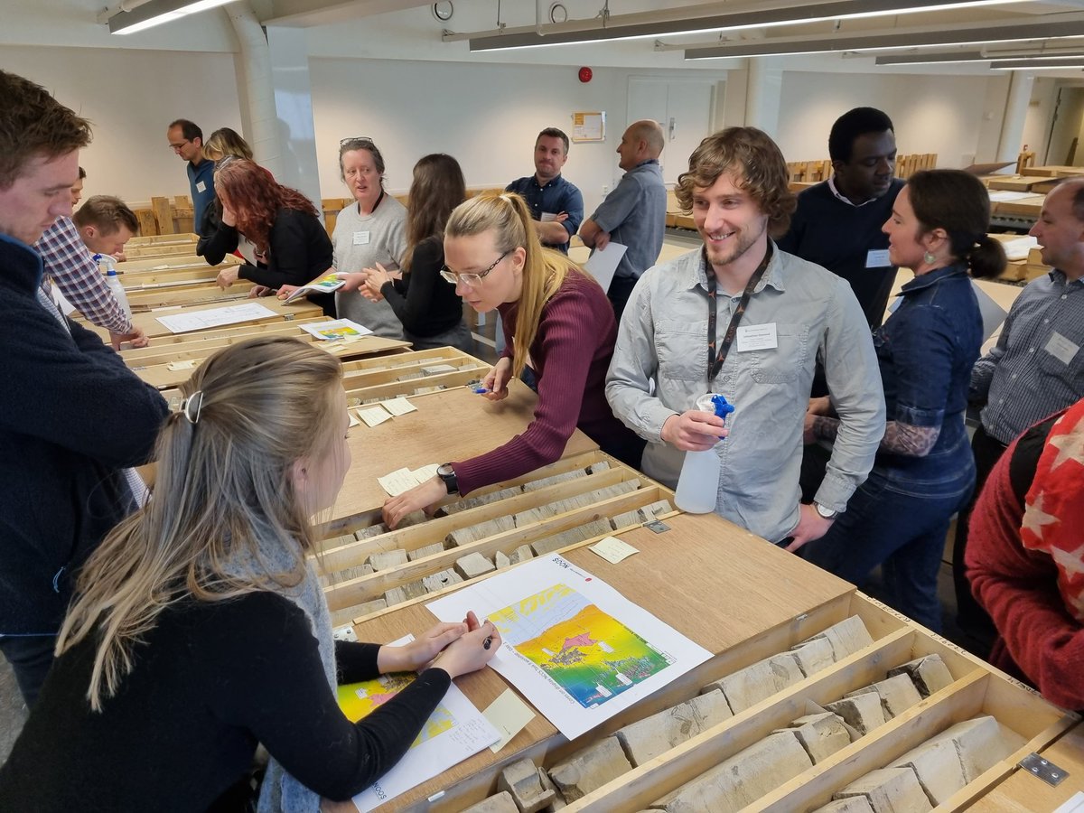 Geologists doing what they do, nerding out over rocks 😎 @NCCS_FME Task 9/10 core workshop underway at @oljedir 🪨⚒️🤩 #CoreSkills #GeologyRocks