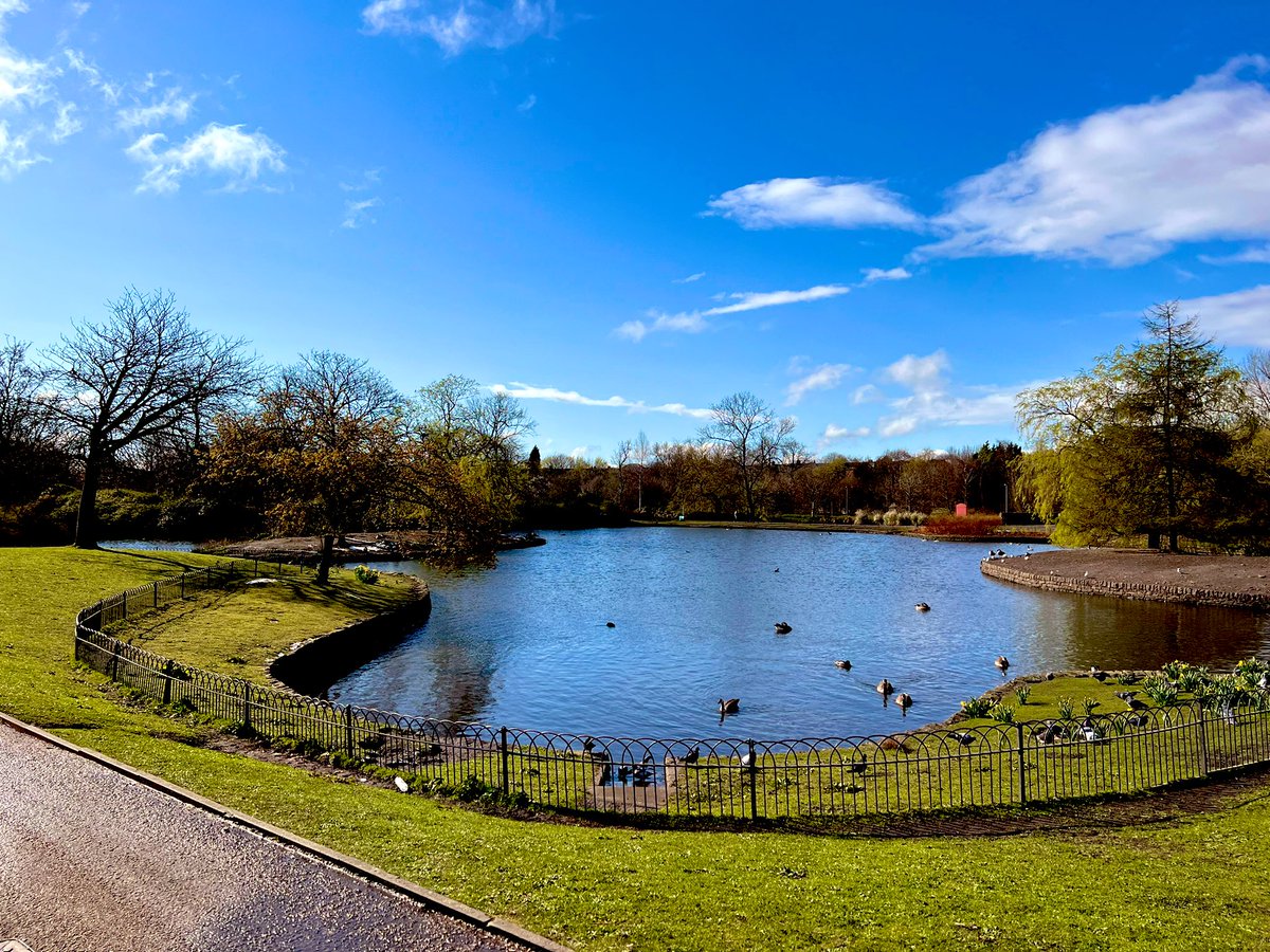 PTunited's tweet photo. Good to start the day with a #WalkingMeeting with @Marshall2Claire today
Talking about #LocalPilot & supporting residents to #MoveMore with local community partners
A pleasure to visit Alexandra Park for the 1st time too 😍 #Oldham
#ActiveSoles #GMMovingInAction
#OldhamMoving https://t.co/JH618kkJFh