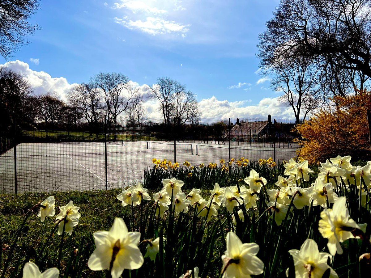 PTunited's tweet photo. Good to start the day with a #WalkingMeeting with @Marshall2Claire today
Talking about #LocalPilot & supporting residents to #MoveMore with local community partners
A pleasure to visit Alexandra Park for the 1st time too 😍 #Oldham
#ActiveSoles #GMMovingInAction
#OldhamMoving https://t.co/JH618kkJFh