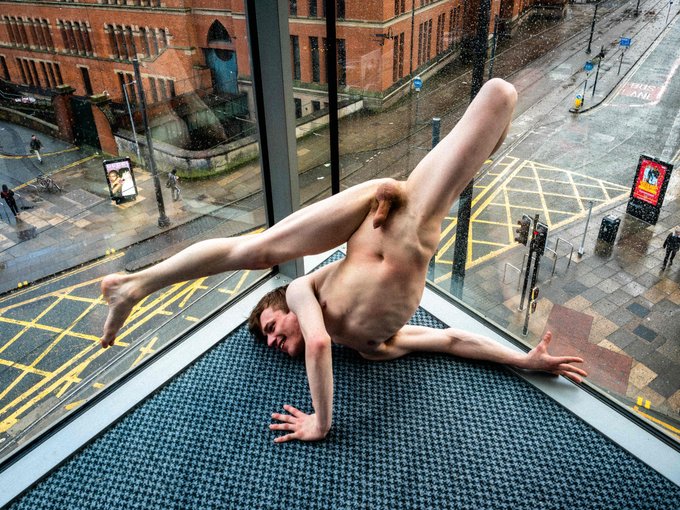 Ooops I fell ? #twink #flexible #contortion #grabbyseurope #exhibitionist ?  @M_F_Photog https://t.c