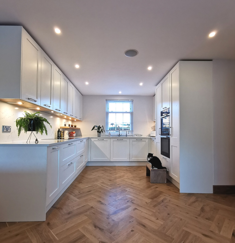 carmelharger's tweet photo. P A R K W A Y | ⁠ Our clients knew they wanted something simple and elegant and were completely open when it came to layout ideas. They loved the idea of having an island or peninsular with somewhere to perch at whilst preparing dinner. ⁠ https://t.co/Dl7qtn4BOA
