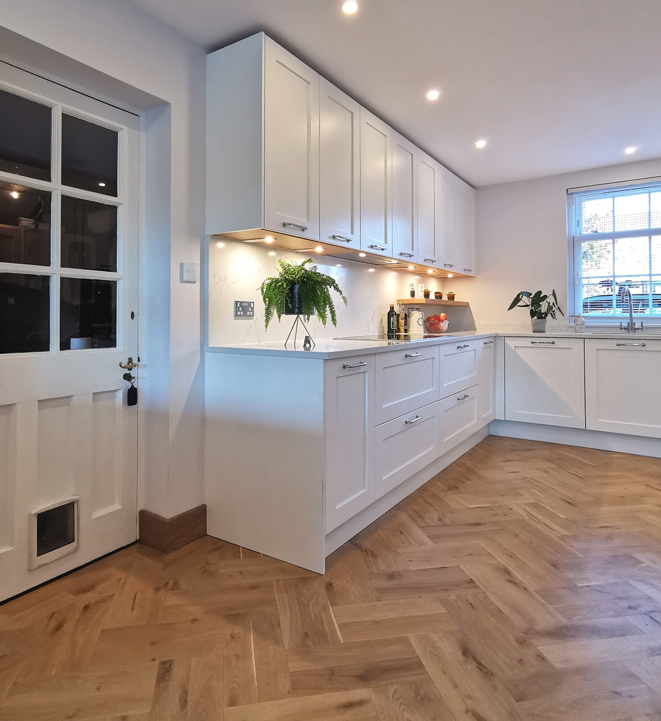 carmelharger's tweet photo. P A R K W A Y | ⁠ Our clients knew they wanted something simple and elegant and were completely open when it came to layout ideas. They loved the idea of having an island or peninsular with somewhere to perch at whilst preparing dinner. ⁠ https://t.co/Dl7qtn4BOA